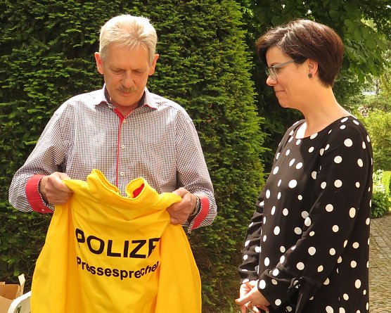 Symbolische &Uuml;bergabe (Foto: nnz)