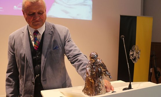 Peter Gen&szlig;ler hat sich viel Gedanken um seinen neuen Luther gemacht (Foto: Angelo Glashagel)