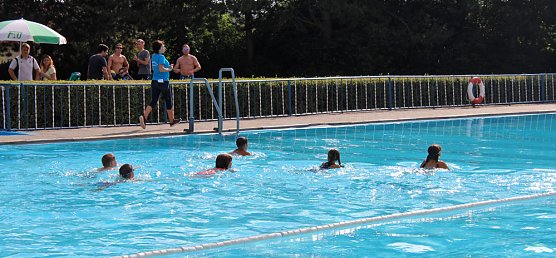 Wieder 24-Stunden-Schwimmen (Foto: Karl-Heinz Herrmann) Wieder 24-Stunden-Schwimmen (Foto: Karl-Heinz Herrmann)