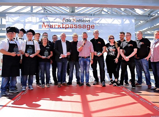 Am Samstag fand die erste Echte Nordh&auml;user Grillmeisterschaft auf dem Parkdeck der Echten Nordh&auml;user Marktpassage statt. (Foto: Anjane Wallenta)