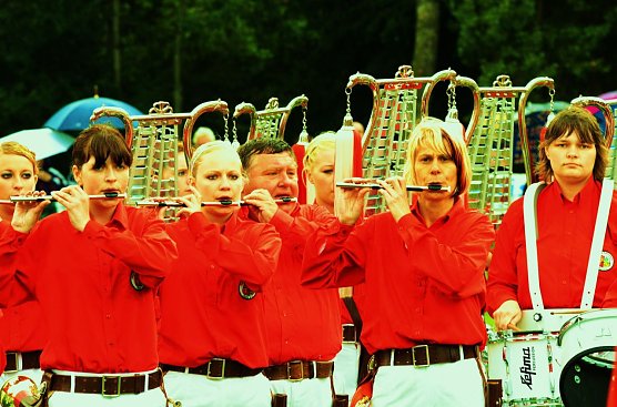 Ziegelröder Spielmannszug (Foto: Emil Schreiber) Ziegelröder Spielmannszug (Foto: Emil Schreiber)