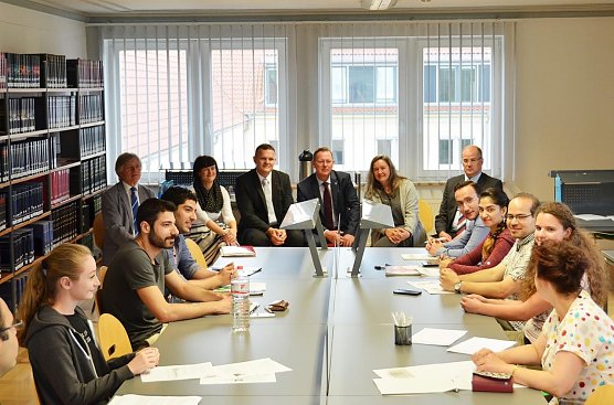 Th&uuml;ringens Ministerpr&auml;sident Bodo Ramelow und die Th&uuml;ringer Sozialministerin Heike Werner zu Besuch an der Hochschule Nordhausen (Foto: Tina Bergknapp)