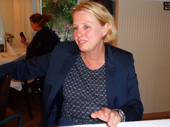 Jutta Krauth beim SPD-Stammtisch (Foto: Hans-Georg Backhaus)