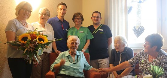 100 Jahre in Nordhausen - Emmi Tittmann's Geburtstag wurde heute ordentlich gefeiert (Foto: Angelo Glashagel)
