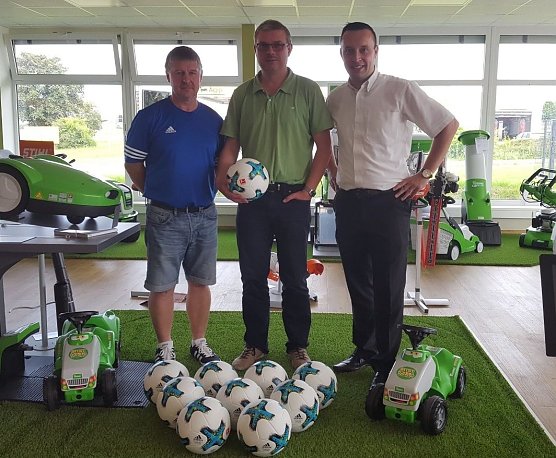 Trainingsb&auml;lle f&uuml;r die "Blau-Wei&szlig;en" (Foto: Verein)