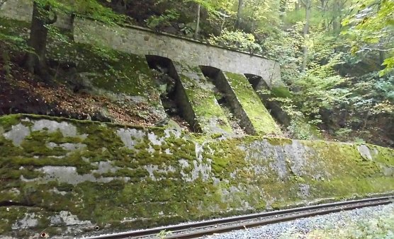 St&uuml;tzmauer an HSB-Strecke (Foto: privat)