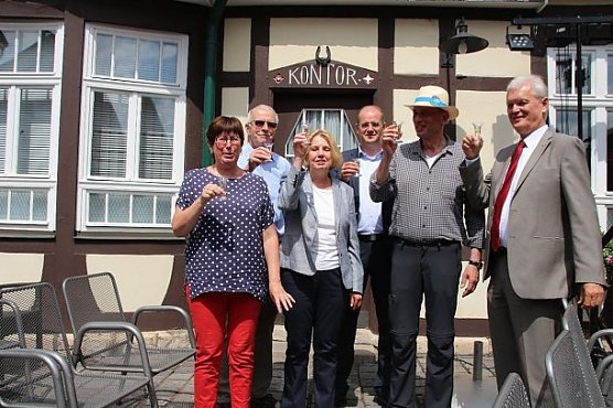 Ein Prosit zum Mittag (Foto: I. Bergmann, Stadt Nordhausen) Ein Prosit zum Mittag (Foto: I. Bergmann, Stadt Nordhausen)