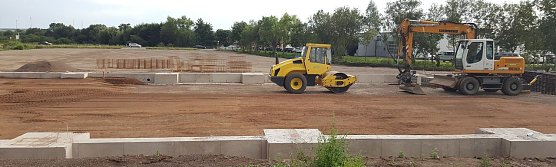 Im Vordergrund die erste Baustelle, aufgenommen am Dienstagabend. (Foto: nnz)
