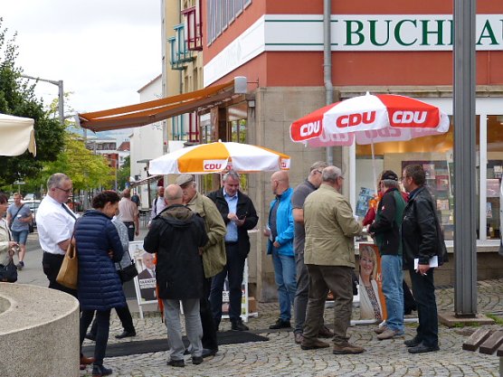 Wahlkampf zwischen Obst und Gem&uuml;se  (Foto: Harald Buntfu&szlig;)