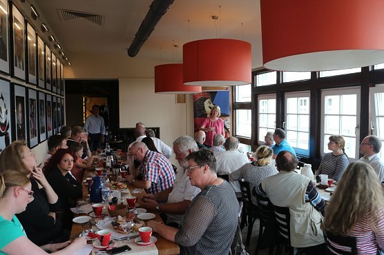 Inge Klaan lud zum zweiten Kandidatenfr&uuml;hst&uuml;ck ins Caf&eacute; Felix (Foto: Angelo Glashagel)