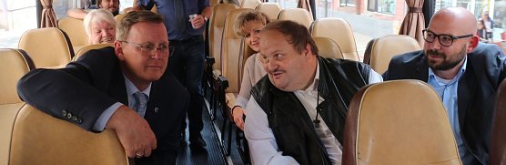 v.l.: Ministerpr&auml;sident Bodo Ramelow, der Betriebsratsvorsitzende von Feuer powertrain Herr Eisenach und OB Kandidat f&uuml;r die Linke, Michael Mohr (Foto: Angelo Glashagel)