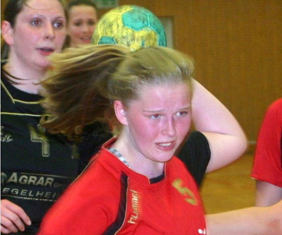 Clara Fiedler, hier in einer fr&uuml;heren Partie, steuerte 7 Tore zum verdienten Unentschieden bei (Foto: Uwe Tittel)