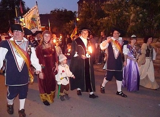 Umzug des Bauernheeres (Foto: Karl-Heinz Herrmann) Umzug des Bauernheeres (Foto: Karl-Heinz Herrmann)