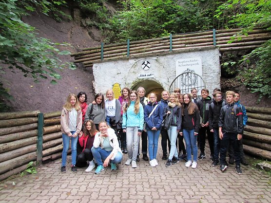 Zu Besuch in der Langen Wand - die Sch&uuml;lerinnen und Sch&uuml;ler des Humboldt-Gymnasiums (Foto: Lydia Schubert)