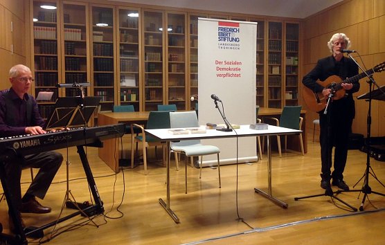 Interessanter und ber&uuml;hrender Vortrag (Foto: Friedrich-Ebert-Stiftung)