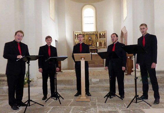 Sonntag hei&szlig;t es in der Basilika M&uuml;nchenlohra "Zuh&ouml;ren & Mitmachen" (Foto: Evangelischer Kirchenkreis S&uuml;dharz)