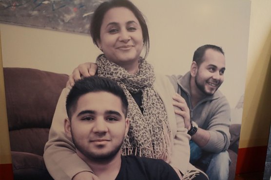 Familie Khan im Jahr 2015 in der Ausstellung im Weltladen (Foto: Angelo Glashagel)