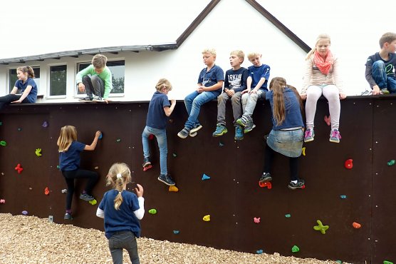 12 Meter lang und 2 Meter hoch: die Boulderwand (Foto: privat)
