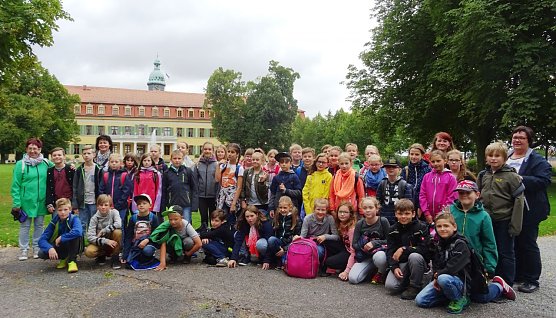 ...und am Schloss Sondershausen (Foto: Friedrich Schiller Gymnasium Bleicherode) ...und am Schloss Sondershausen (Foto: Friedrich Schiller Gymnasium Bleicherode)