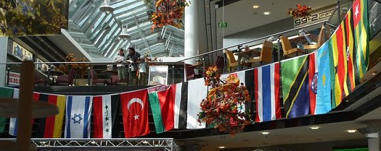 multi-kulti in der Galerie (Foto: nnz) multi-kulti in der Galerie (Foto: nnz)