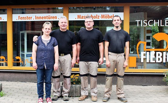 Herzlichen Gl&uuml;ckwunsch zum 25j&auml;hrigen Firmenjubil&auml;um! (Foto: Uwe Tittel)