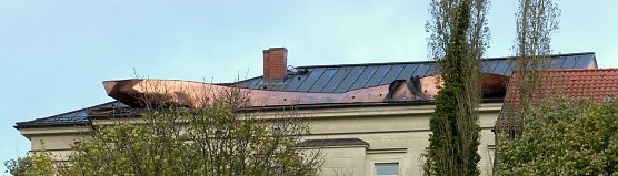 Dach beginnt sich zu l&ouml;sen (Foto: nnz)