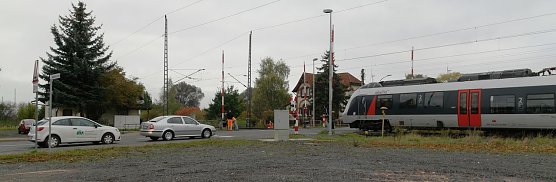 Schranke oben, Zug f&auml;hrt trotzdem (Foto: nnz)