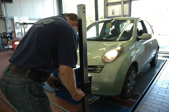 Untersuchung (Foto: T&Uuml;V)