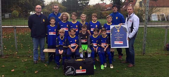 Neue Dresse f&uuml;r Ellricher Nachwuchs-Kicker (Foto: privat)