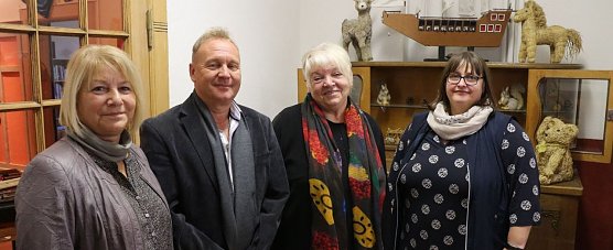 Von links: Hannelore Haase, Ren&eacute; K&uuml;bler, Loni Gr&uuml;nwald und Sophia Amthor (Foto: nnz)