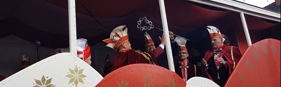 Der Schl&uuml;ssel ist &uuml;bergeben (Foto: nnz)