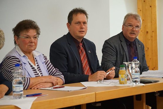 Matthias Ehrhold (Mitte) will noch einmal B&uuml;rgermeister werden. (Foto: Susanne Schedwill)