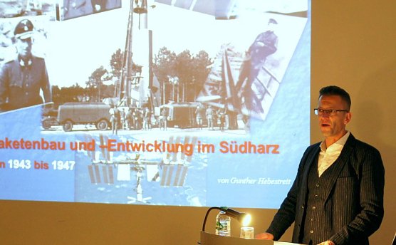 Hebestreit bei seinem Vortrag (Foto: Regionalmuseum)