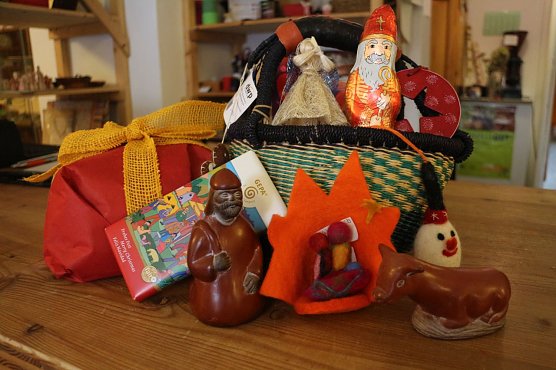 Faires Fest unter dem Weihnachtsbaum (Foto: Angelo Glashagel) Faires Fest unter dem Weihnachtsbaum (Foto: Angelo Glashagel)