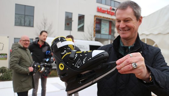 Eislaufen mitten in Nordhausen - morgen wird die Eisbahn vor der Marktpassage er&ouml;ffnet (Foto: Angelo Glashagel)
