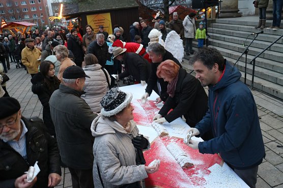 Weihnachtsmarkt und Eislaufbahn er&ouml;ffnet (Foto: Angelo Glashagel)