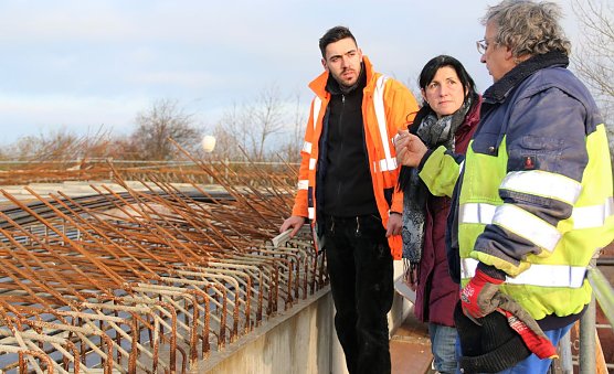 Polir Enis Dolovac, WVN-Chefin Carmen Lis, Polier Achim Willert (Foto: WVN)