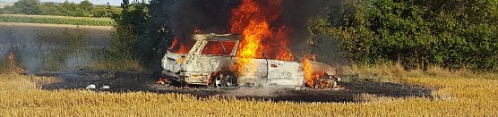 Brennendes Auto (Archivbild) (Foto: nnz)