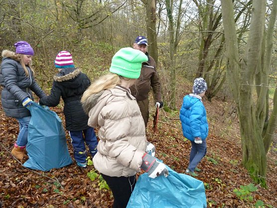 Junior Ranger räumten auf (Foto: Anja Apel) Junior Ranger räumten auf (Foto: Anja Apel)