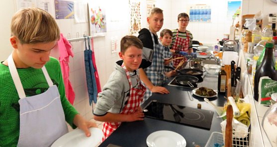 Petersbergschule erh&auml;lt 500 Euro Starthilfe (Foto: Barmer)