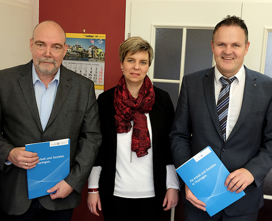 Hans-Georg M&uuml;ller und Katja K&uuml;hn, GFAW mbH Regionalstelle Nordth&uuml;ringen, sowie Prof. Dr. J&ouml;rg Wagner, Hochschule Nordhausen (v.l.) (Foto: Jaana Kistner)