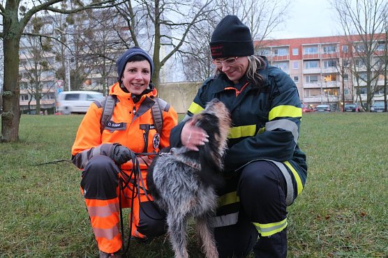 Am Ende gab es viel Lob von Chefin Diana S&ouml;llner (links), ihre "Bijou" hat alles richtig gemacht (Foto: Angelo Glashagel)