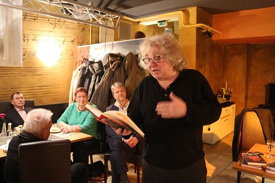 Christoph Nix stellte im Theaterrestaurant Da Capo sein neues Buch vor (Foto: Angelo Glashagel)