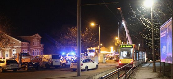 Entgleiste Stra&szlig;enbahn vor der Rothleimm&uuml;hle (Foto: Angelo Glashagel)