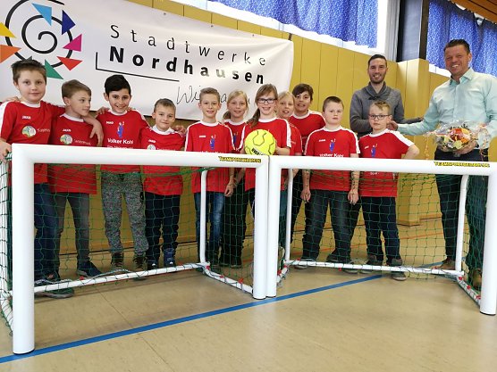 Neue Tore für die Grundschule Niedersalza (Foto: Marco Bachmann, Stadtwerke Nordhausen) Neue Tore für die Grundschule Niedersalza (Foto: Marco Bachmann, Stadtwerke Nordhausen)