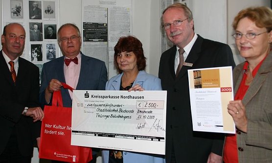 Preis übergeben (Foto: KSK) Preis übergeben (Foto: KSK)