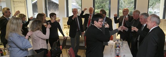 Gemeinsam angesto&szlig;en (Foto: nnz)