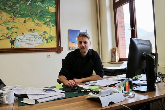 Stephan Klante in seinem B&uuml;ro (Foto: Angelo Glashagel)