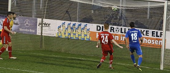 Pichinot macht das 1:0 (Foto: Bernd Peter)
