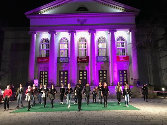 Die Eleven des Tanzstudio Radeva auf der 10. Nordthüringer Kulturnacht (Foto: Tanzstudio Radeva) Die Eleven des Tanzstudio Radeva auf der 10. Nordthüringer Kulturnacht (Foto: Tanzstudio Radeva)